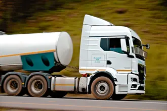 Foto 1 — Caminhão Tanque Ford Cargo 2428 Pipa 6x2 2013