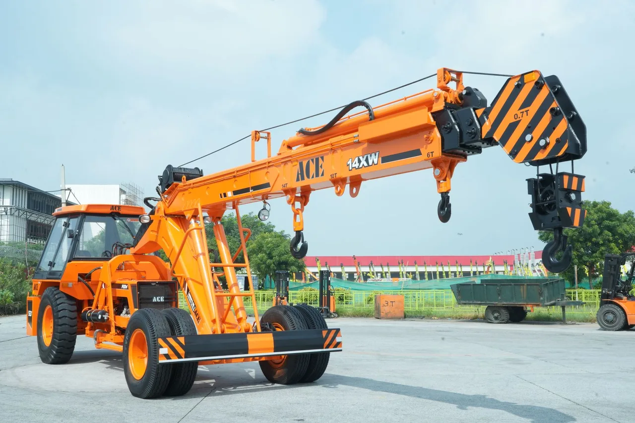 Caminhão Munck Iveco Tector 24-280 Munck 6x2 2013 em Cascavel - PR