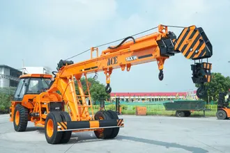 Foto 1 — Caminhão Munck Iveco Tector 24-280 Munck 6x2 2013