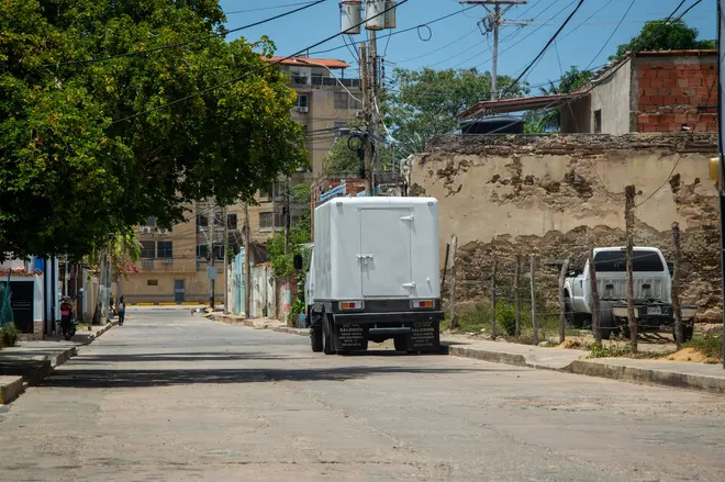 Caminhão Refrigerado Volkswagen Delivery 11.180 Baú Frio 6x2 2023 em Cascavel - PR