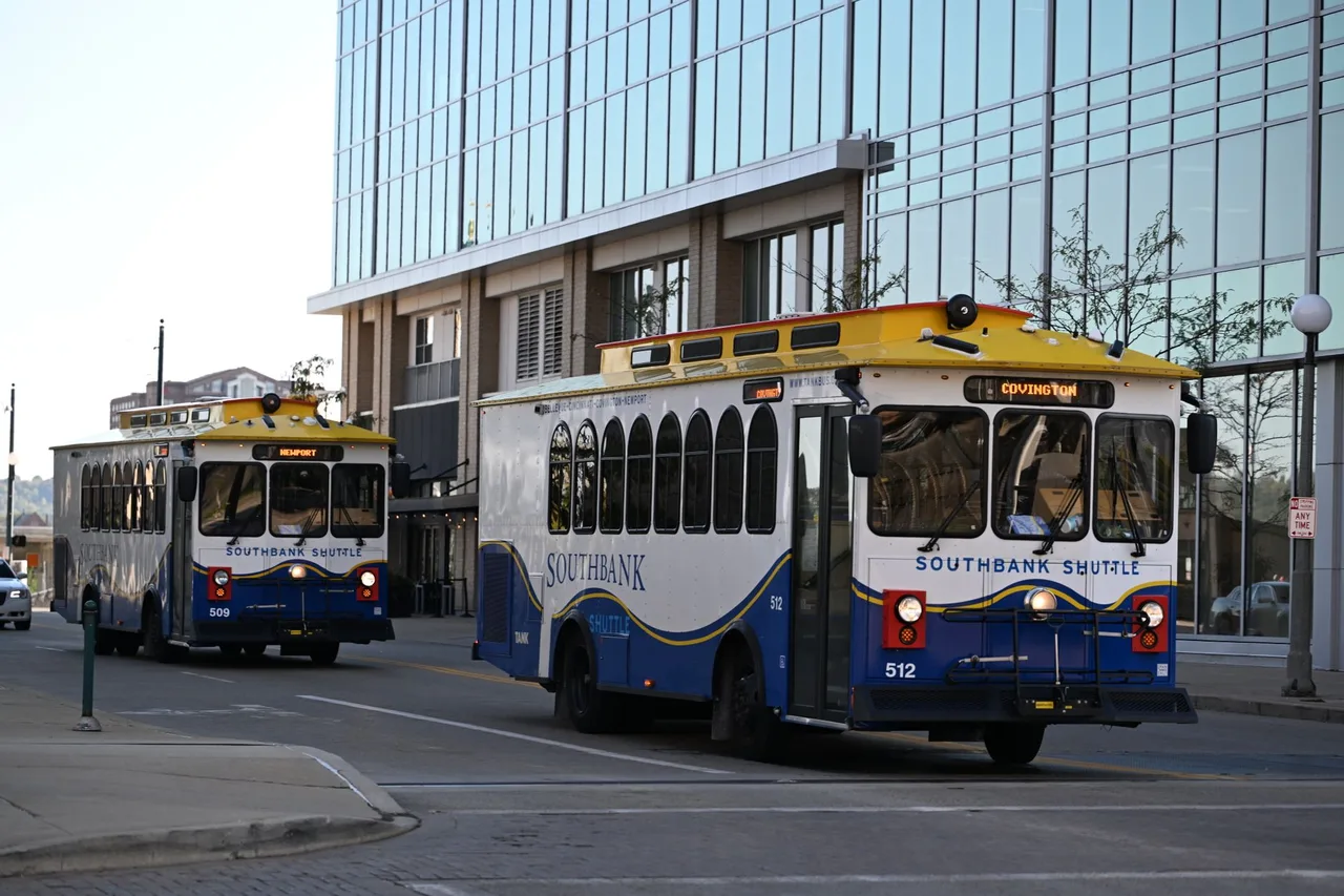 Micro-ônibus Comil Piá 2015 à venda em Luís Eduardo Magalhães - BA