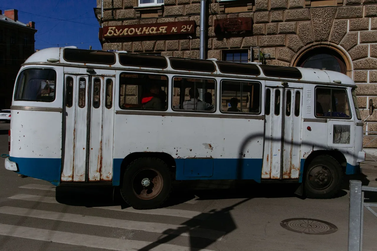 Ônibus de Fretamento Comil Campione Invictus 2014 à venda em Campinas - SP