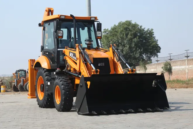 Retroescavadeira Caterpillar 416F 2011 em Ji-Paraná - RO