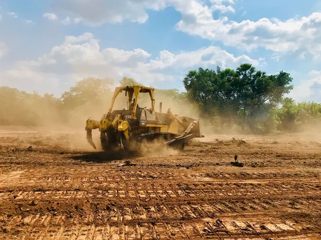 Motoniveladora Komatsu GD555 2020 em Rio Verde - GO