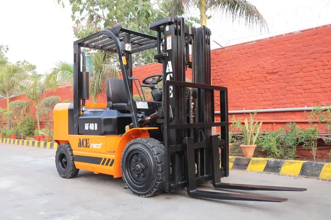 Empilhadeira Caterpillar DP25N 2023 em Marabá - PA