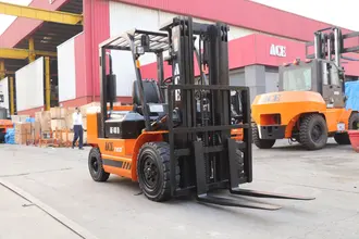 Empilhadeira Caterpillar DP25N 2023 — foto 2