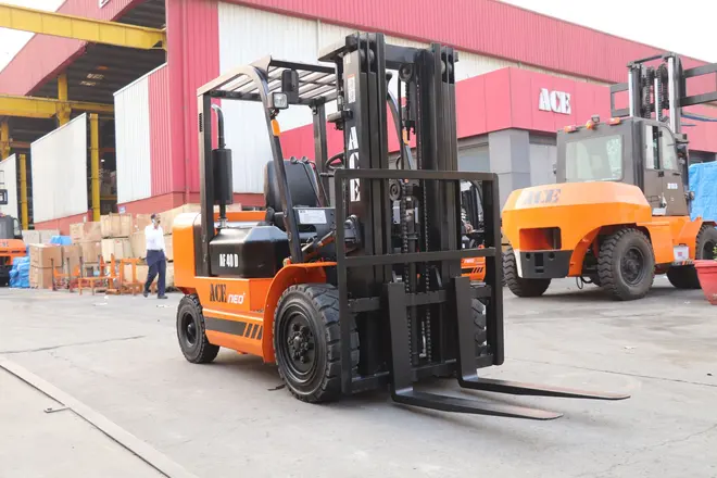 Empilhadeira Hyundai Heavy 25L-7A 2024 em Curitiba - PR