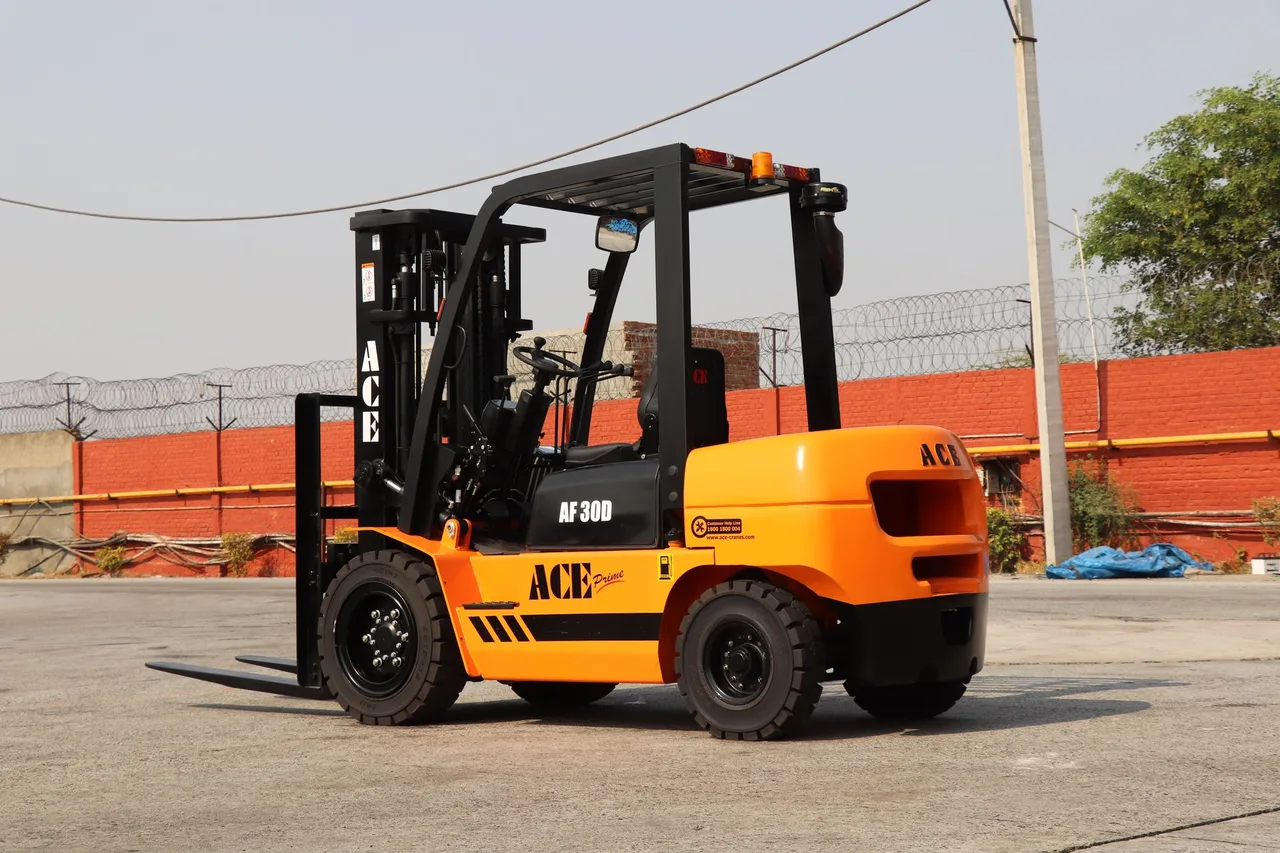 Empilhadeira Caterpillar DP25N 2015 à venda em Londrina - PR
