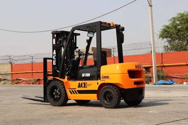 Empilhadeira Caterpillar DP25N 2015 em Londrina - PR