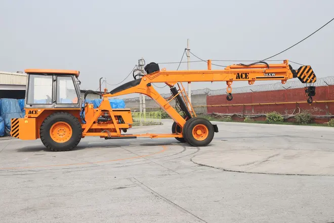 Guindaste Komatsu LW250 2010 em Uberlândia - MG