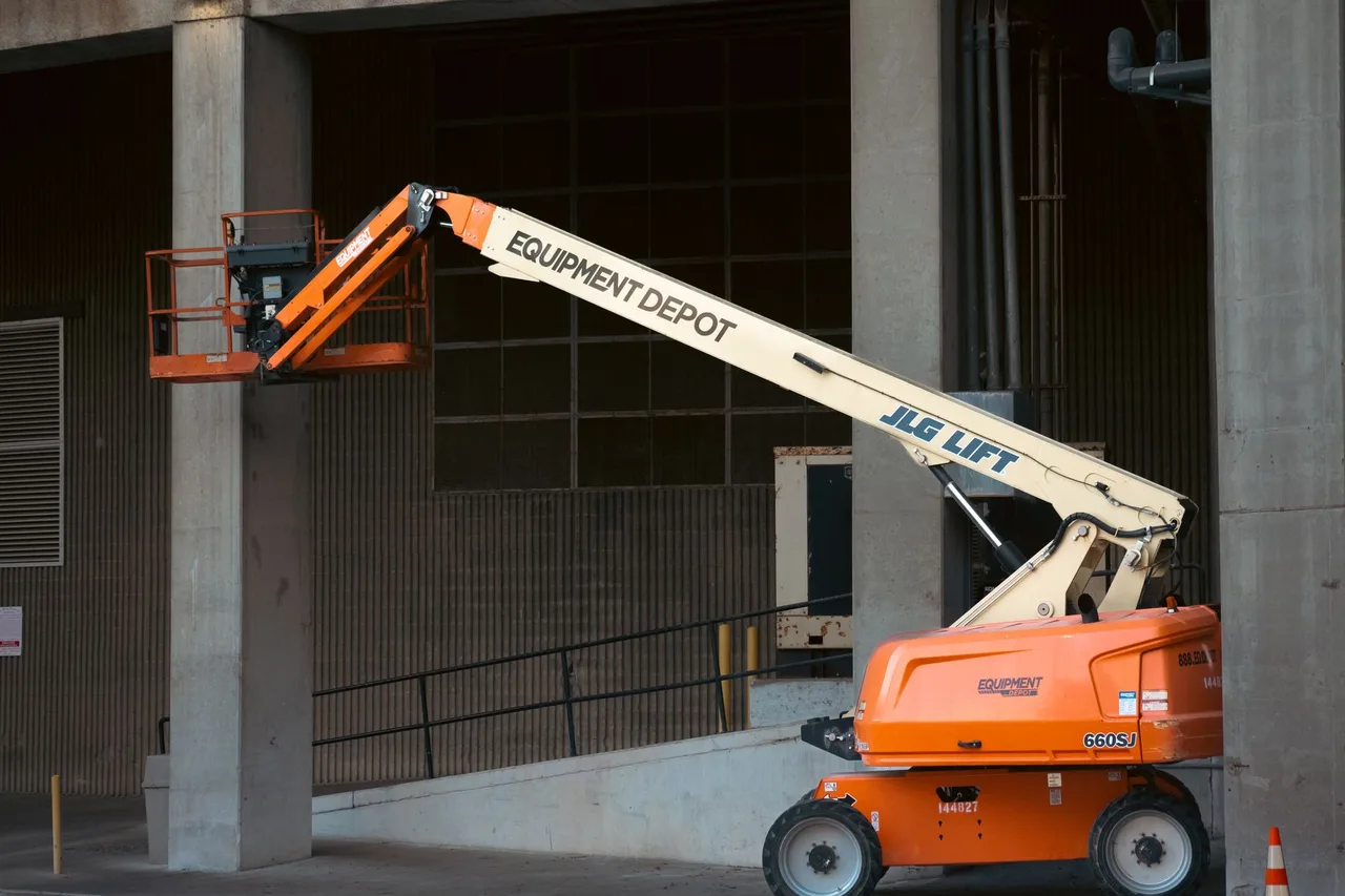 Plataforma Elevatória JCB S1930E Tesoura 2017 à venda em Dourados - MS