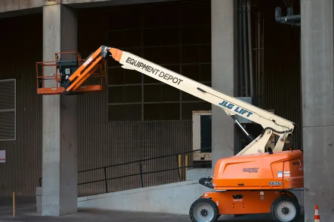 Plataforma Elevatória JCB S1930E Tesoura 2017 em Dourados - MS