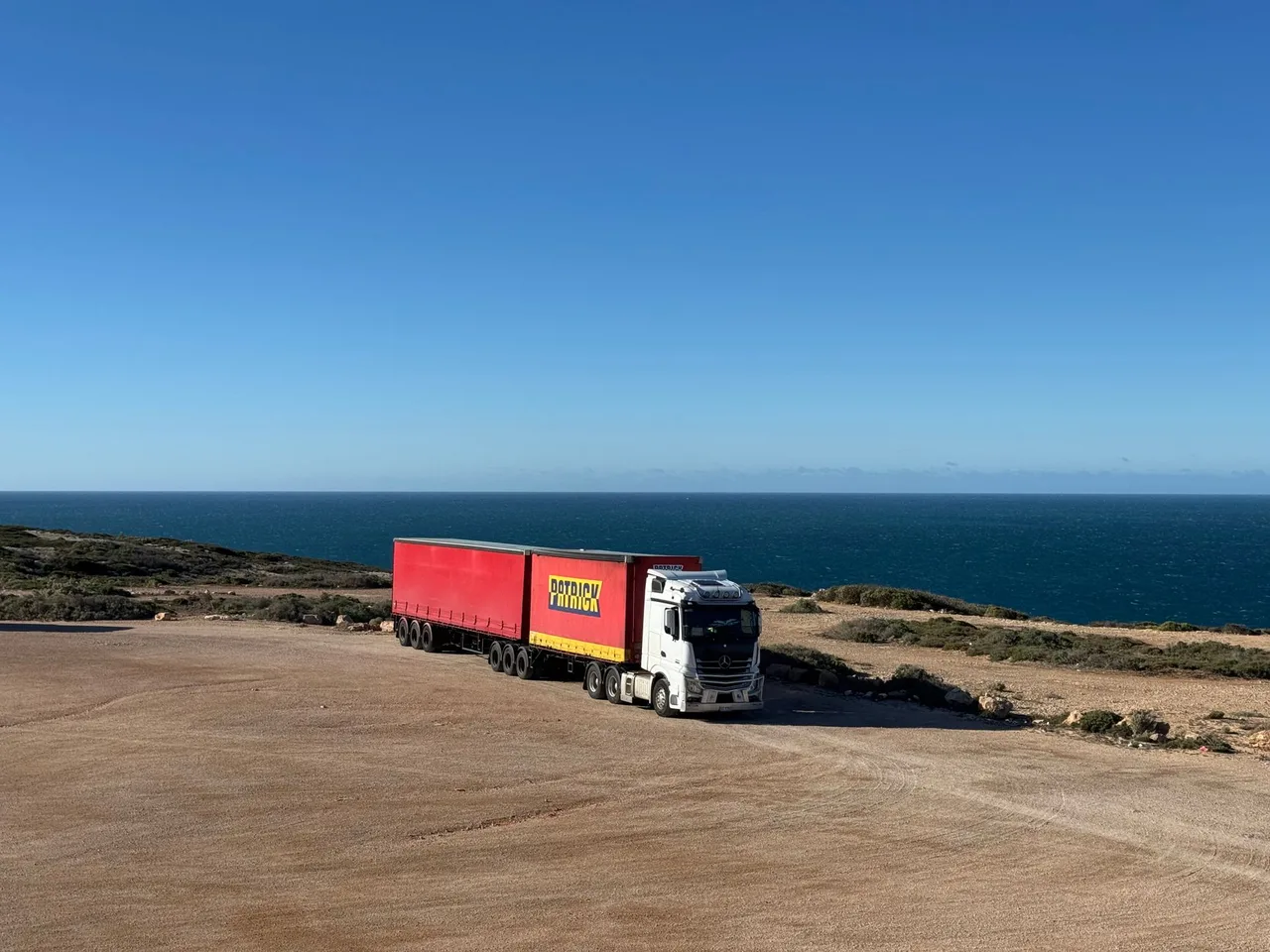 Caminhão Truck Mercedes-Benz Atego 2426 Baú 6x2 2019 em Curitiba - PR